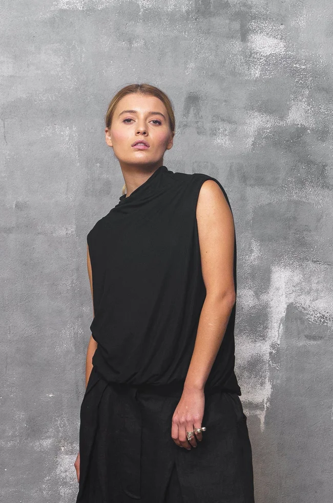 Sleeveless Black Minimalist Top - image - 1